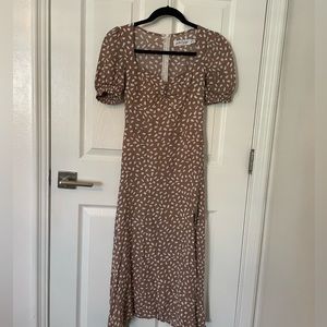 Petal & Pup mid-length dress. Waist  25” / Bust 33” / Hip 35”